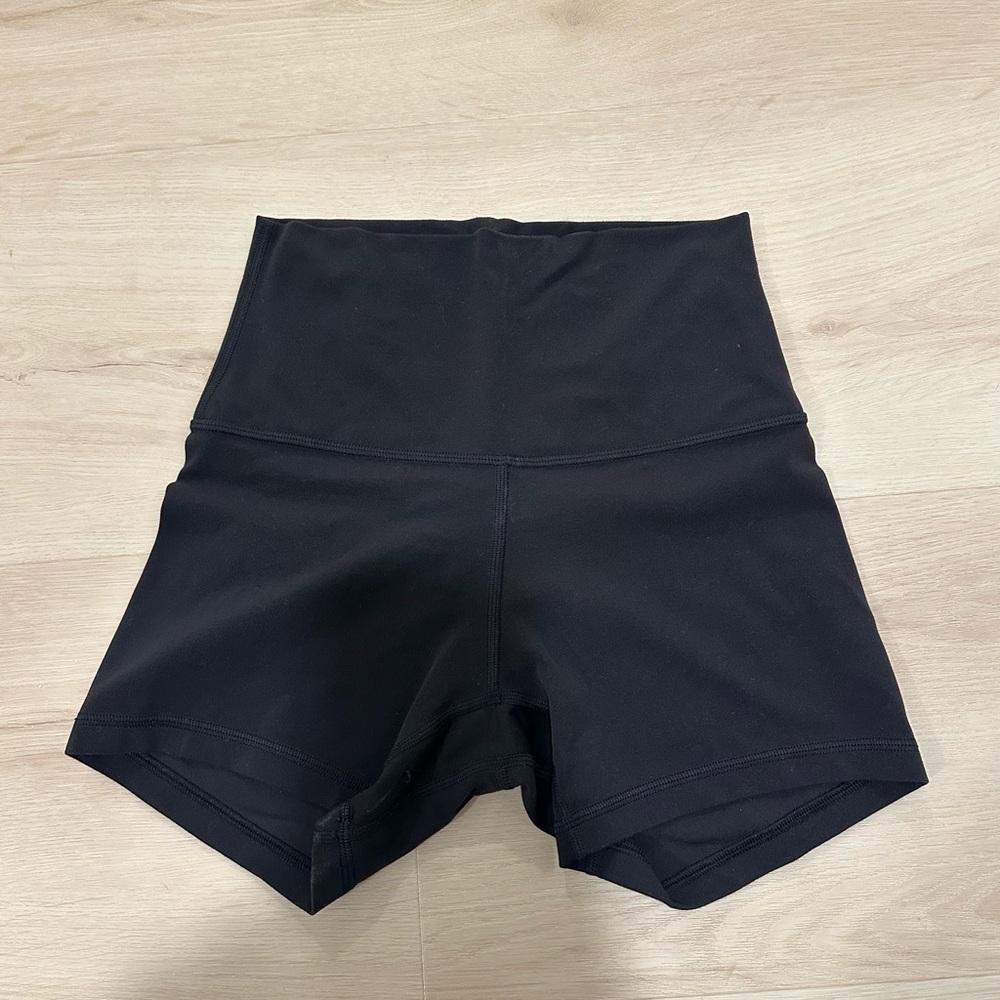 Lulu Lemond align high rise shorts 4”